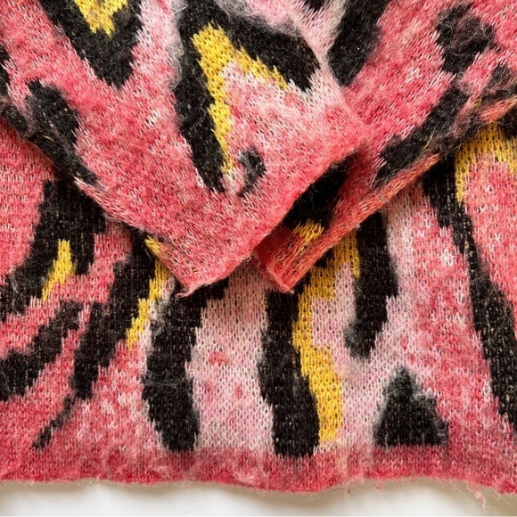 SFW Crew Neck Sweater  Ombre Pink Animal Cheetah Print Fuzzy Wool Blend Sz L - Picture 9 of 13